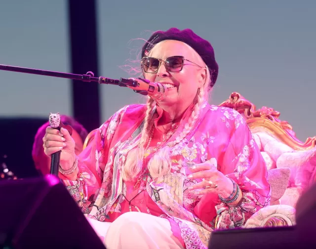 Joni Mitchell's Powerful Return: Condemns Trump and Urges Voter Action at LA Concert